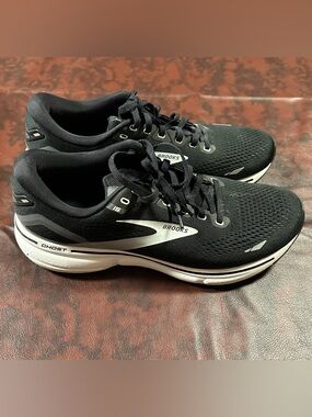 Brooks Mens Ghost 15 1103931D012 Black/White Running Athletic Shoes Size 10 New